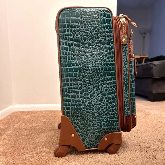 Samantha Brown Luggage - only used once, perfect condition - Picture 2 of 16